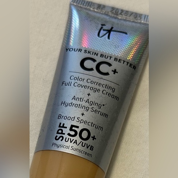 It Cosmetics CC+ Cream with SPF Shade-Light - Picture 3 of 5